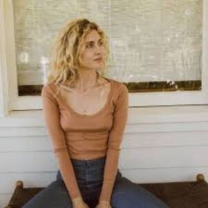 Doen Romy tee in Maple